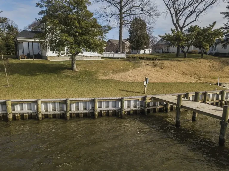 Boat lift maintenance service
